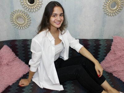SandyDuncan naked stripping on cam for live sex video chat