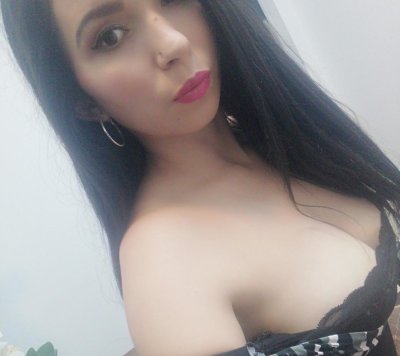 Sara_Daniels naked stripping on cam for live sex video chat