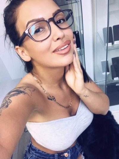 Sara_Dean naked stripping on cam for live sex video chat