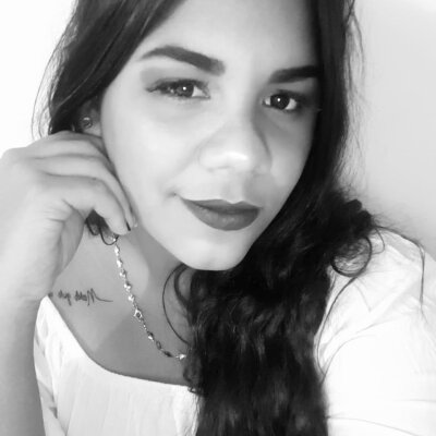 Saraah_ naked stripping on cam for live sex video chat