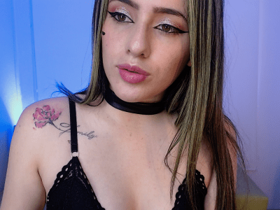 Sarah_J0nes naked stripping on cam for live sex video chat
