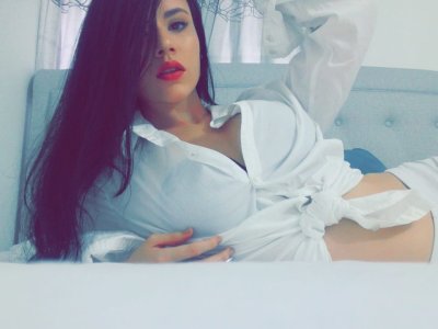 sarah_thompson_ naked stripping on cam for live sex video chat