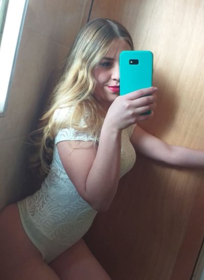 sarahi_1102 naked stripping on cam for live sex video chat
