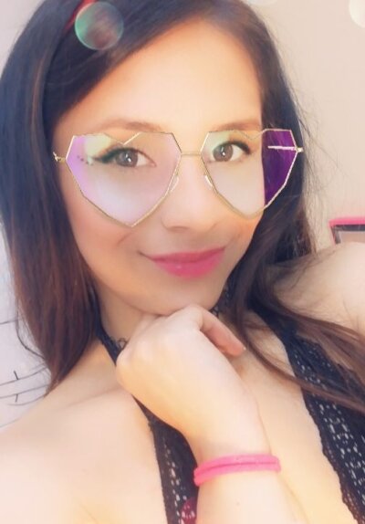 saralatinnx naked stripping on cam for live sex video chat