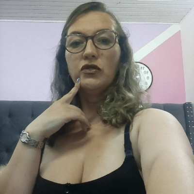 saraqueen_1 naked stripping on cam for live sex video chat