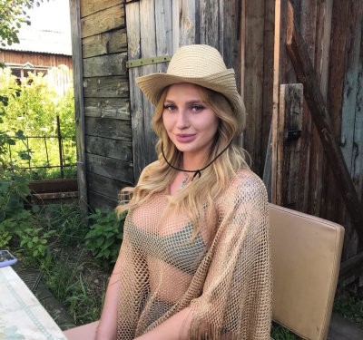 SayMeLoveMe naked stripping on cam for live sex video chat