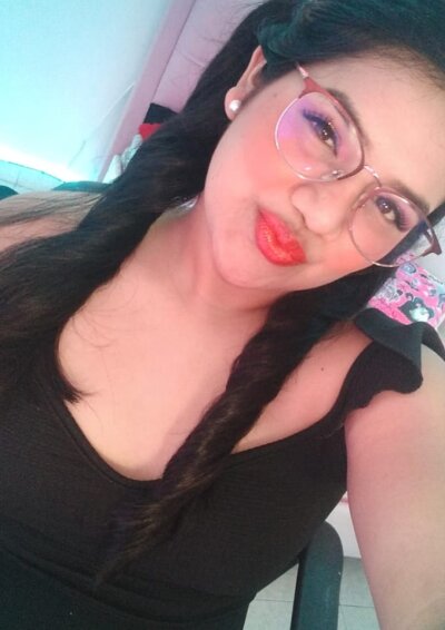 scarlett_pink naked stripping on cam for live sex video chat
