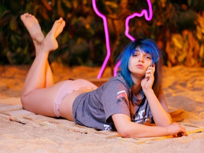 ScarlettBonn naked stripping on cam for live sex video chat