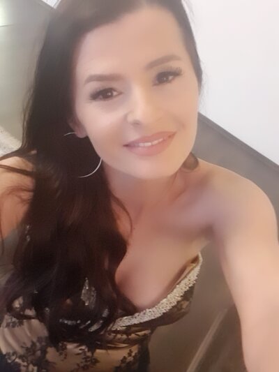 secretmilf69 naked stripping on cam for live sex video chat