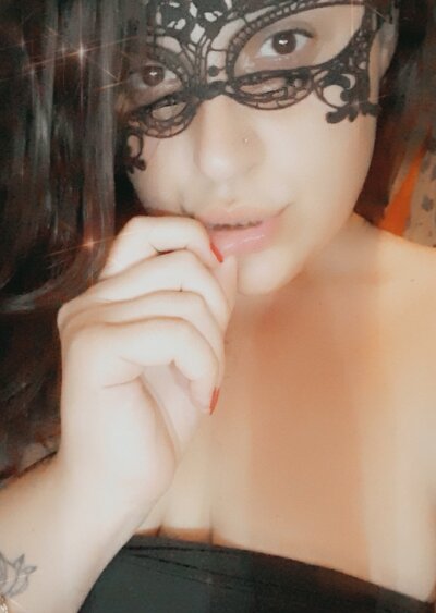 Selvagggia naked stripping on cam for live sex video chat