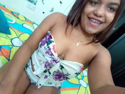 Sexgirlxlatin_ naked stripping on cam for live sex video chat