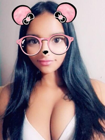 sexxy_brunett naked stripping on cam for live sex video chat