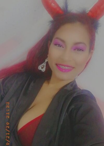 Sexybeautyx1 naked stripping on cam for live sex video chat