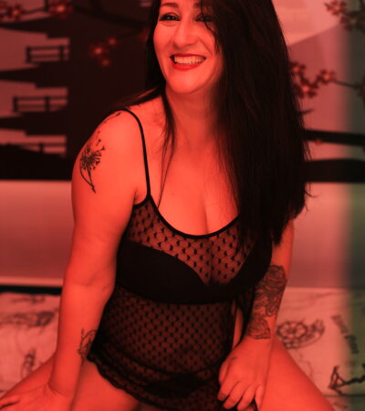 SexyCaitlynHot naked stripping on cam for live sex video chat
