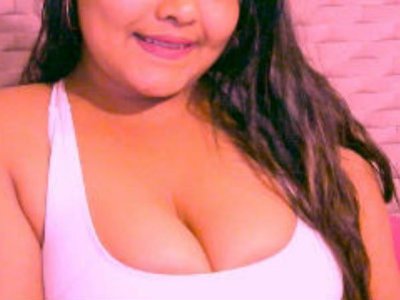 sexydeshnee naked stripping on cam for live sex video chat