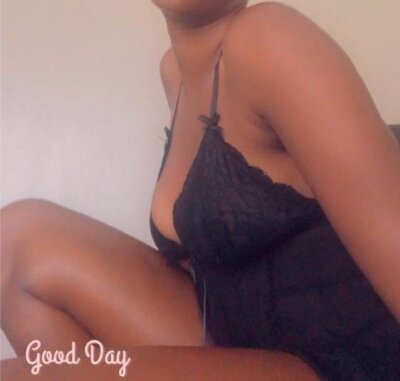 SexySlimpearl11 naked stripping on cam for live sex video chat