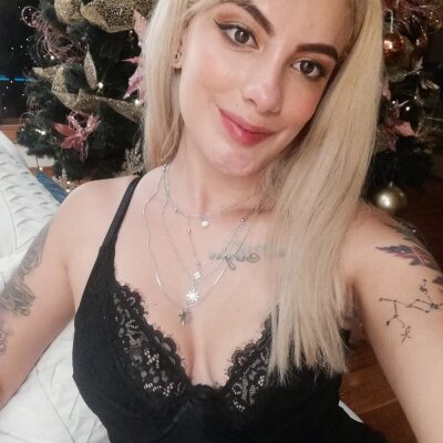 sharlizee_ naked stripping on cam for live sex video chat