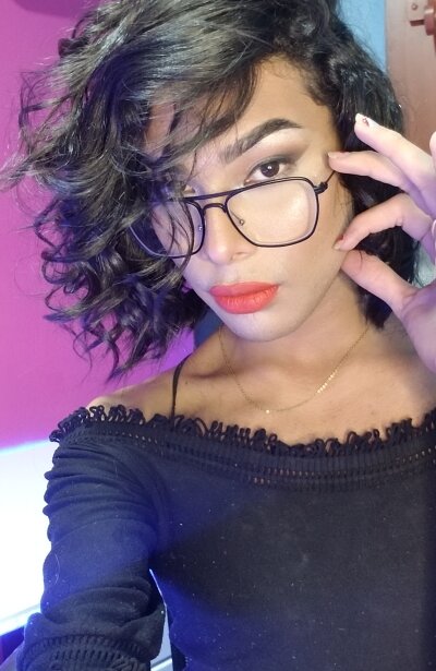 shelly_hot1 naked stripping on cam for live sex video chat
