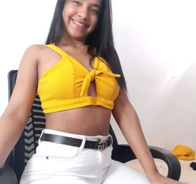 ShirleeyEvans naked stripping on cam for live sex video chat