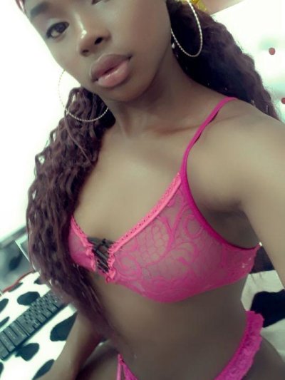 SiaraBrown naked stripping on cam for live sex video chat