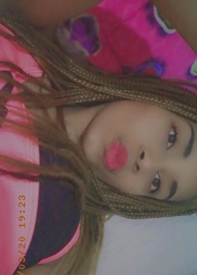 Siaraxx naked stripping on cam for live sex video chat