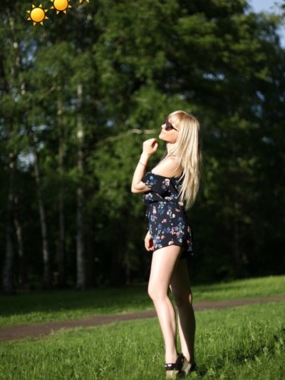 SimonaViolet naked stripping on cam for live sex video chat