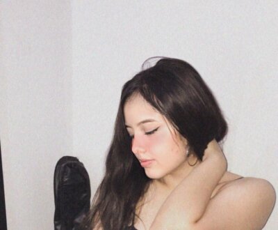 Skarlethsex01 naked stripping on cam for live sex video chat
