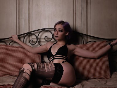 SkylarMoore naked stripping on cam for live sex video chat