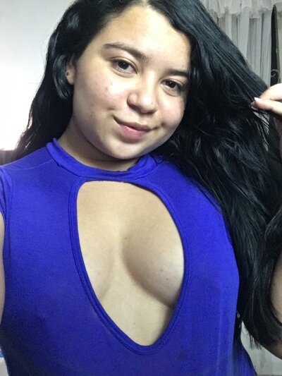 Sofi_Cooper_ naked stripping on cam for live sex video chat