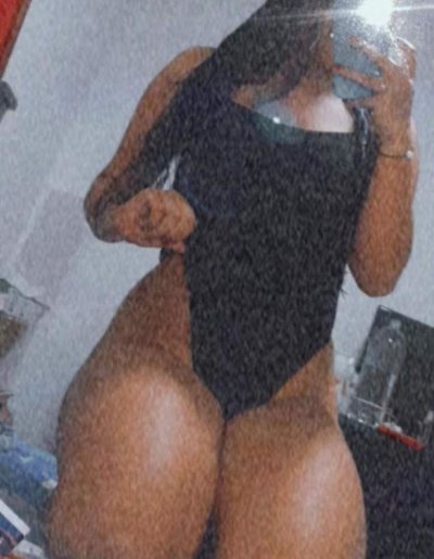 sofia_taylor25 naked stripping on cam for live sex video chat