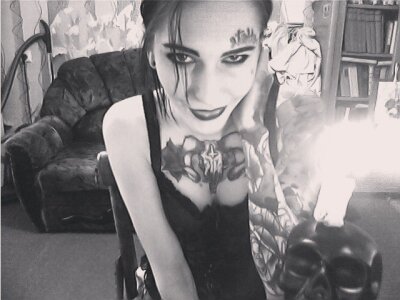 SofiaLoona naked stripping on cam for live sex video chat
