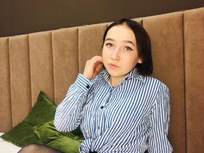 sofiareynold naked stripping on cam for live sex video chat