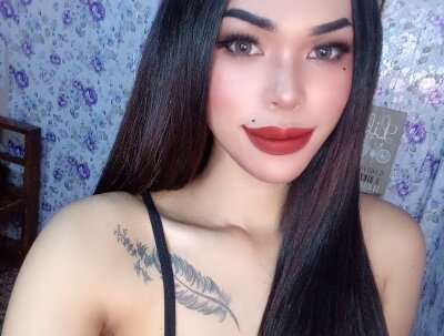 sophie_bigcockxx naked stripping on cam for live sex video chat