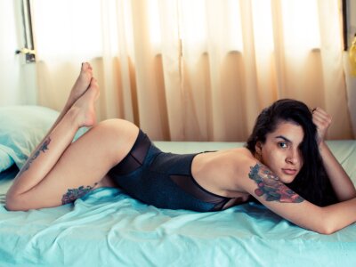 Sophie_Roses naked stripping on cam for live sex video chat
