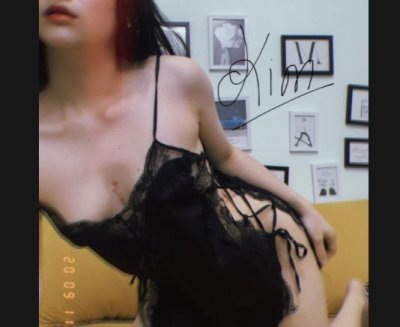 Squirting_Kim naked stripping on cam for live sex video chat