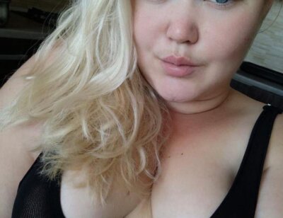 Squirtttgirl naked stripping on cam for live sex video chat