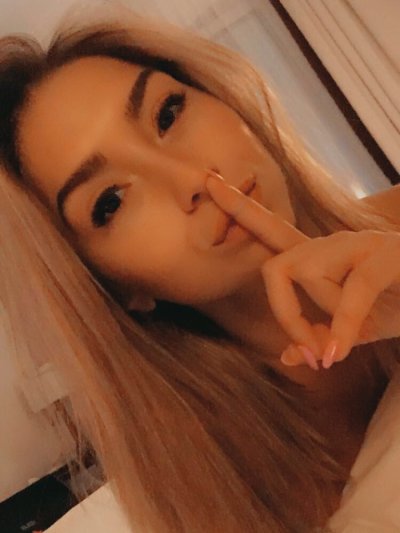 StracciaStella- naked stripping on cam for live sex video chat