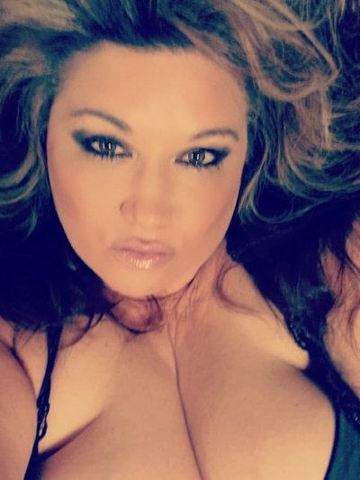 suckmybig_titties naked stripping on cam for live sex video chat