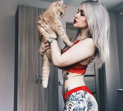 Summer_Brielle naked stripping on cam for live sex video chat