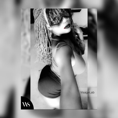 SummerRozay naked stripping on cam for live sex video chat