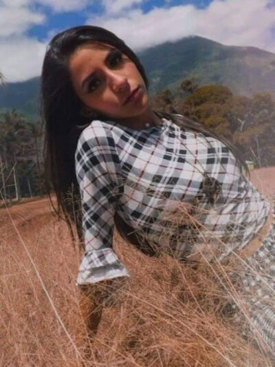 SusanRodriguez naked stripping on cam for live sex video chat