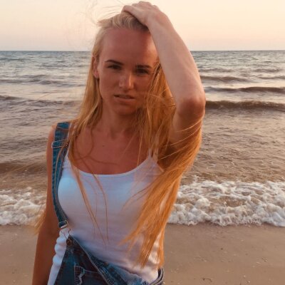 SusanSmit naked stripping on cam for live sex video chat