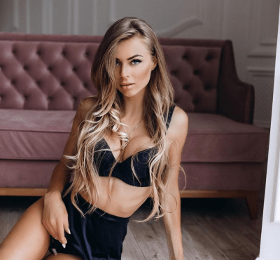 SussanXCute naked stripping on cam for live sex video chat