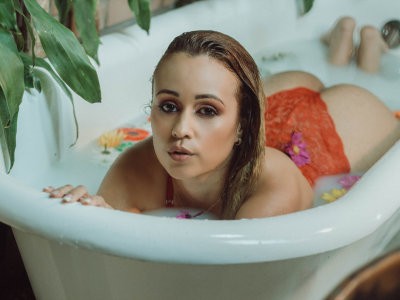 Svetlanaroy naked stripping on cam for live sex video chat