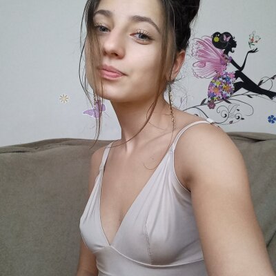 Sweet-ladyy naked stripping on cam for live sex video chat