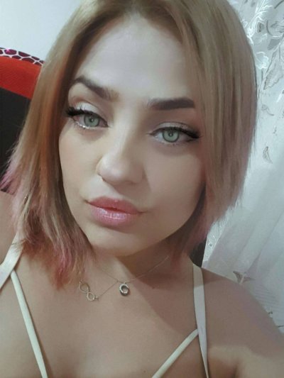sweet_emma27 naked stripping on cam for live sex video chat