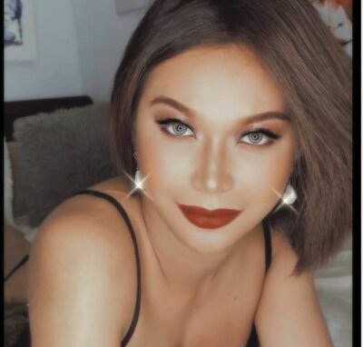 SweetCassie69 naked stripping on cam for live sex video chat