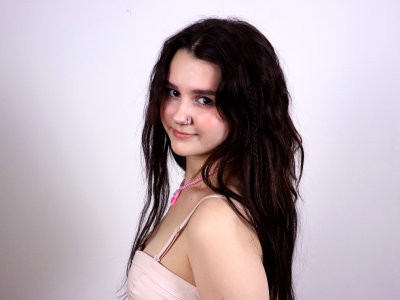 sweetcutiepies naked stripping on cam for live sex video chat