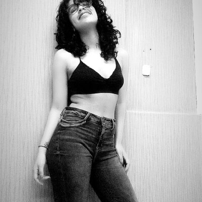 sweetiejanis naked stripping on cam for live sex video chat