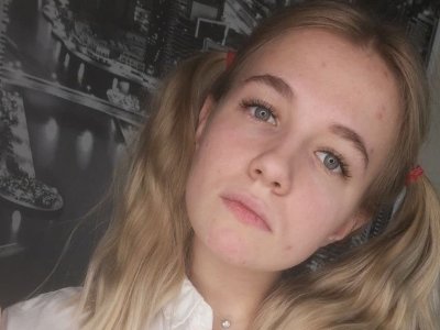 SweetMilkis naked stripping on cam for live sex video chat